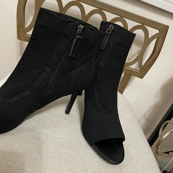Bleeker & Bond black mesh open toe booties 8.5 - Picture 2 of 10